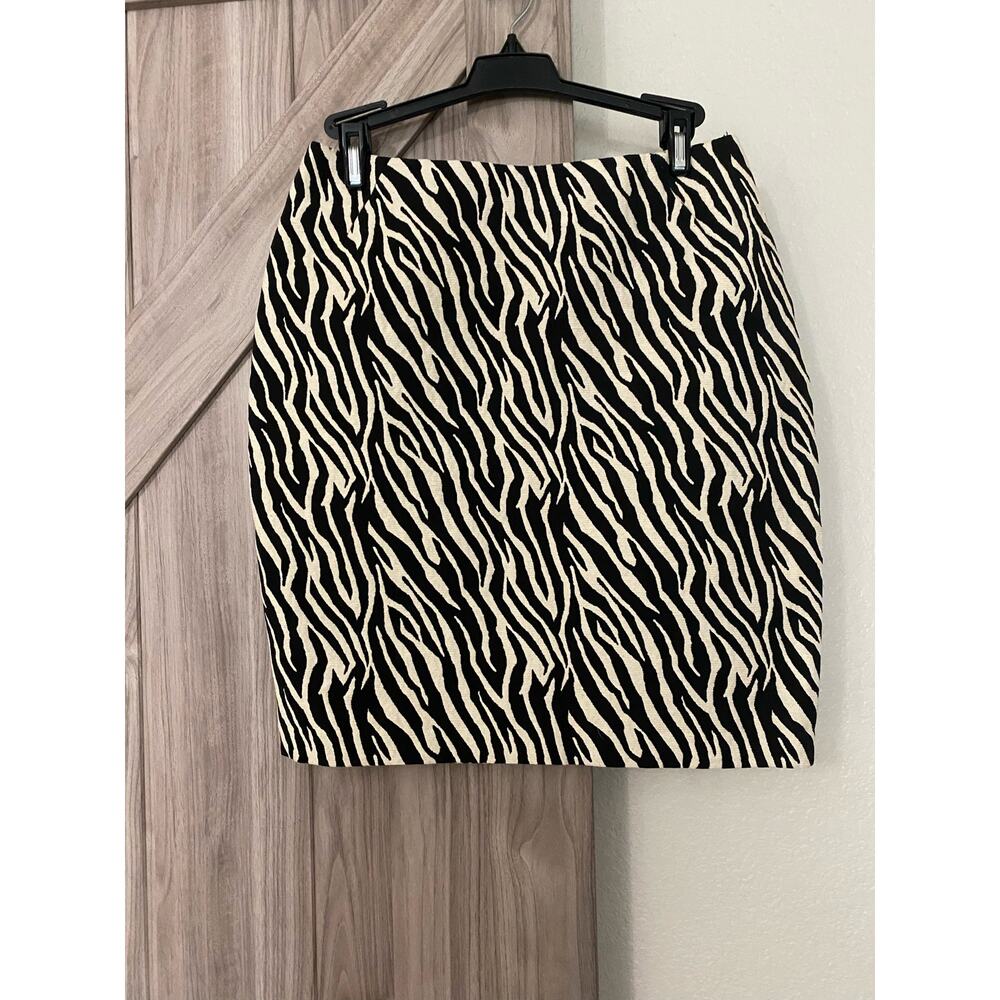 NWT Blue Bay women size Italian, 36 animal striped mini skirt